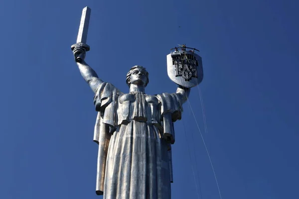 Una Vista General Del Monumento Patria Cuando Escudo Armas Ucraniano — Foto de Stock