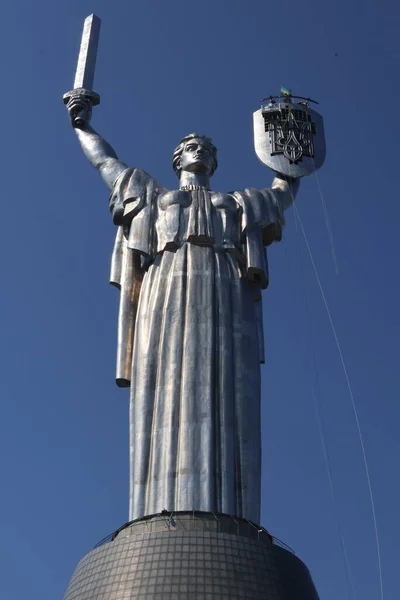 Общий Вид Памятника Отечеству Украинского Герба Начал Устанавливаться Щит Августа — стоковое фото