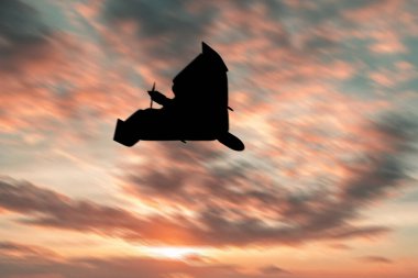 Gün batımında İran ordusunun insansız hava aracı silueti. Savaş robotu. Resimli fotoğraf.