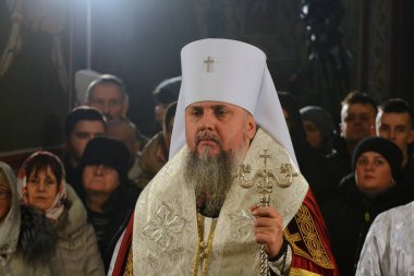 Kyiv Metropolitan Epifanius, Ukrayna 'nın başkenti Kyiv' deki St. Michael 's Altın Kubbe Katedrali' nde 24 Aralık 2023 'te düzenlenen Noel namazına katıldı..