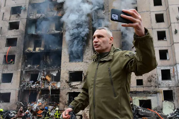 Δήμαρχος Του Κίεβο Vytaly Klitschko Καταγράφει Ομιλία Στο Πλαίσιο Πυραυλικής Εικόνα Αρχείου