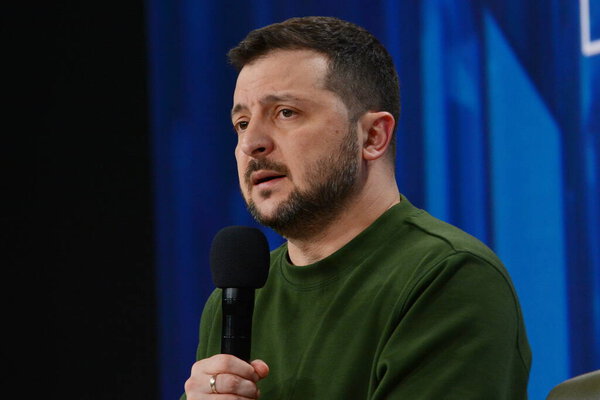 КИЕВ, УКРАИНА - 20240225: Президент Украины Владимир Зеленский выступил на пресс-конференции на форуме "Украина 2024" 25 февраля 2024 года в Киеве, Украина