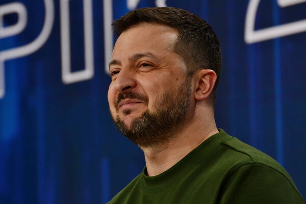 КИЕВ, УКРАИНА - 20240225: Президент Украины Владимир Зеленский выступил на пресс-конференции на форуме "Украина 2024" 25 февраля 2024 года в Киеве, Украина