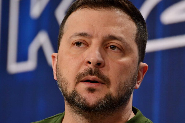 КИЕВ, УКРАИНА - 20240225: Президент Украины Владимир Зеленский выступил на пресс-конференции на форуме "Украина 2024" 25 февраля 2024 года в Киеве, Украина