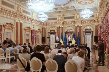 Macaristan Başbakanı Viktor Orban Ukrayna Cumhurbaşkanı Volodymyr Zelenskiy ile 2 Temmuz 2024 tarihinde Ukrayna 'nın başkenti Kyiv' de düzenlediği basın toplantısında.