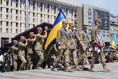 KYIV, UKRAINE - 20240709: Askerler, sahte 
