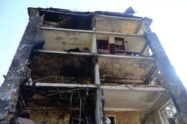 KYIV, UKRAINE - 20240709: 8 Temmuz 2024 'te Ukrayna' nın başkenti Kyiv 'de Rus füze saldırısında hasar gören Holosiivskyi bölgesindeki beş katlı bir apartmanda dairelerin içi görüntüleniyor.. 