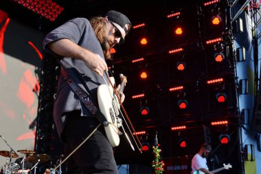 20 Temmuz 2024 'te Ukrayna' nın başkenti Kyiv 'de düzenlenen Atlas United 2024 müzik festivalinde gitarist