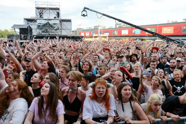 Atlas United 2024 müzik festivalinde ziyaretçiler ve hayranlar seviniyor.