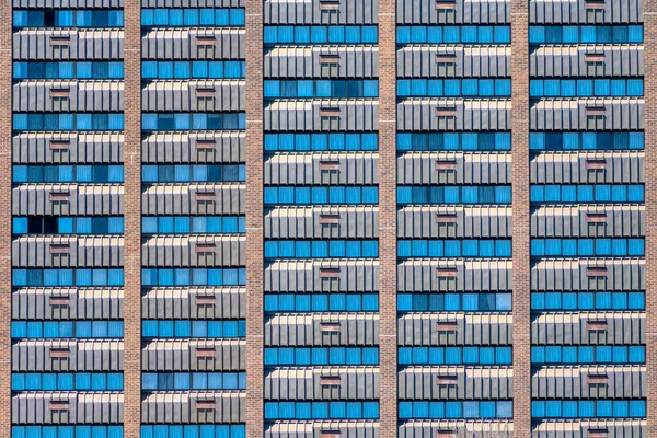 Horisontell Bild Rader Lägenhetsfönster Höghus Byggnad — Stockfoto