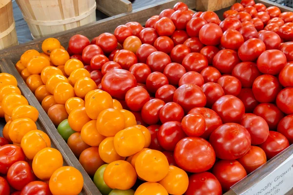 Horizontal Shot Beautiful Fresh Red Yellow Tomatoes Fruit Stand — Stock Photo, Image