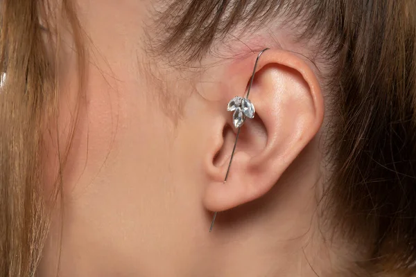 female ear piercing without drilling the helix.