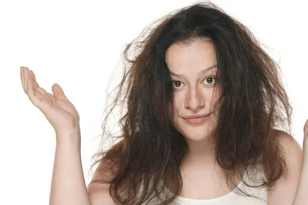 Portrait Une Jeune Femme Joufflue Aux Cheveux Longs Désordonnés Sur — Photo