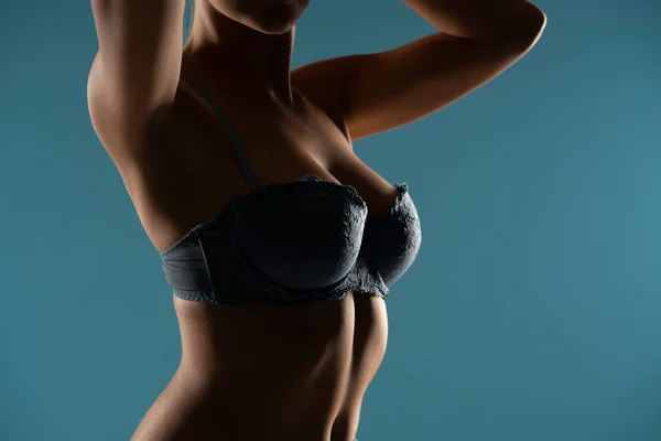 Close Woman Torso Shadow Blue Bra Natural Breasts Cleavage Blue — Stock Photo, Image