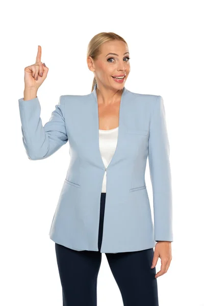 Mulher Negócios Sênior Feliz Meia Idade Reue Jacket Apontando Para — Fotografia de Stock