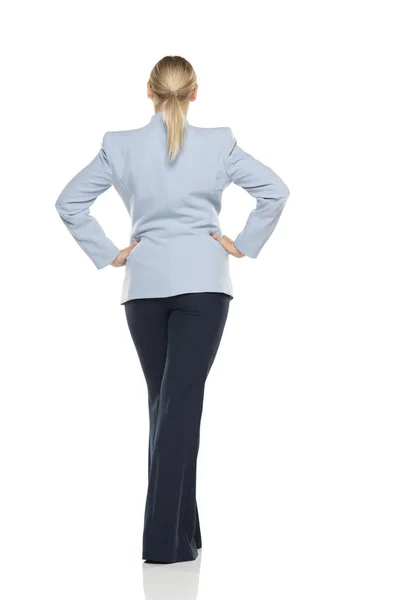 Mujer Mayor Mediana Edad Con Chaqueta Azul Pantalones Negros Sobre —  Fotos de Stock