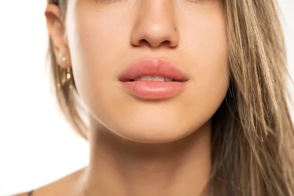 Część Twarzy Młoda Kobieta Bliska Sexy Pulchne Usta Bez Makijażu — Zdjęcie stockowe