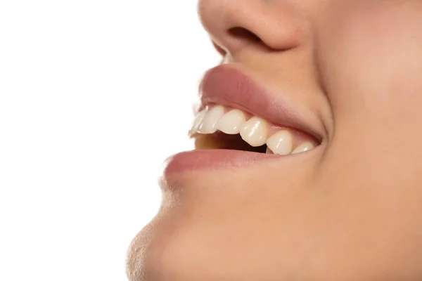 笑う女の口とともに偉大な健康的な白い歯 — ストック写真