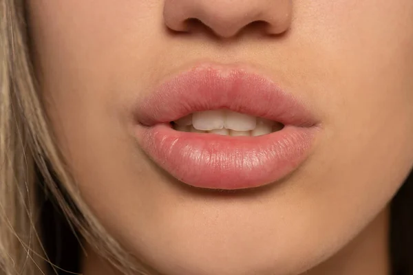 Une Partie Visage Jeune Femme Gros Plan Lèvres Dodues Sexy — Photo