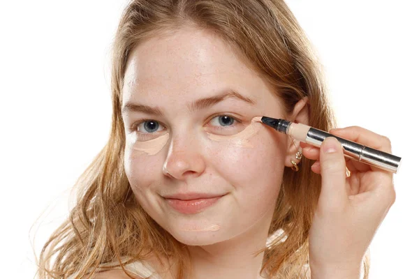 Young Blond Woman Apply Concealer Eye White Studio Background — Stock Photo, Image