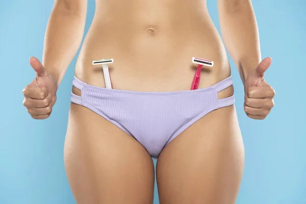 Ostrza Golenia Majtkach Zdrowie Dziewczyny Higiena Intymna Piękne Ciało Kobiety — Zdjęcie stockowe
