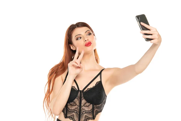 Retrato Mulher Atraente Cremalheira Glamourosa Cabelos Ondulados Usando Dispositivo Gadget — Fotografia de Stock