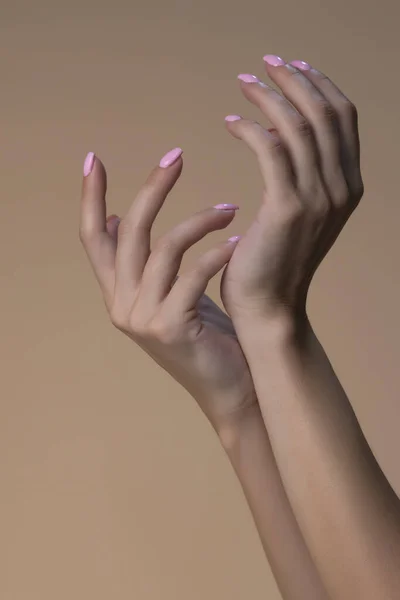 Güzellik Cilt Bakımı Güzel Kadın Elleri Kaplıca Tedaviden Sonra Tenine — Stok fotoğraf