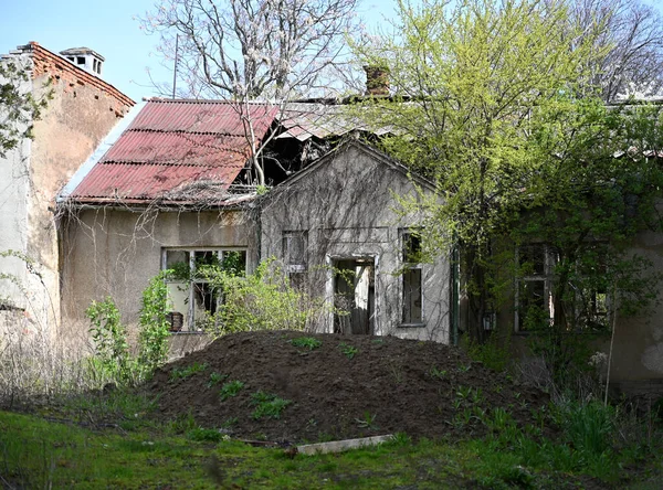 stock image Old abondened house in the city