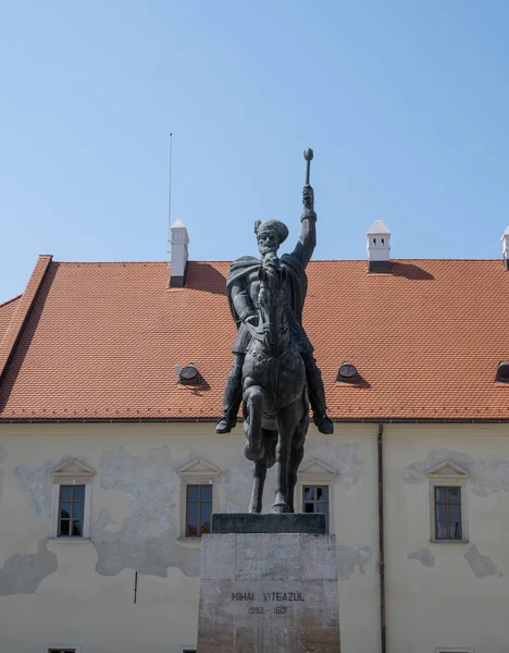 Stock image ALBA IULIA, ROMANIA - MAY 26, 2023: Equestrian statue of Michael the Brave (Mihai Viteazul) inside the Alba Carolina Citadel fortress