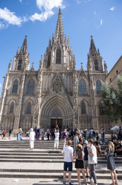 Barselona, İspanya - 28 Ağustos 2023: Kutsal Haç Katedrali ve Aziz Eulalia. Gotik katedral ve Barselona Başpiskoposluğu, İspanya