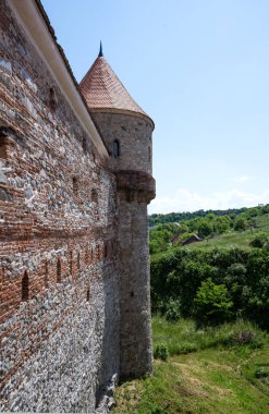 Corvin Kalesi manzarası, Hunyadi Kalesi ya da Hunedoara Kalesi olarak da bilinir. Romanya 'nın Hunedoara kentinde bir Gotik-Rönesans kalesi.