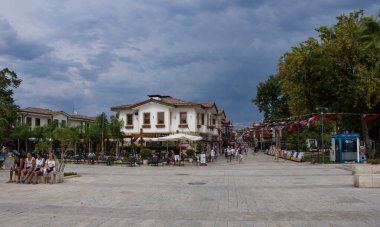 Kenar, Antalya - 14 Eylül 2019: Şehir merkezinin sokakları, Antalya 'da sokak manzarası