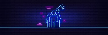 Neon ışık efekti. Marka büyükelçisi çizgisi ikonu. Elinde megafon işareti var. Reklam aleti sembolü. 3D çizgi neon ışıklı ikon. Tuğla duvar afişi. Marka büyükelçisi taslağı. Vektör