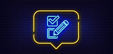 Neon ışığı konuşma balonu. İşaretleme kutusu satır simgesi. Anket seçimi işareti. İş gözden geçirme sembolü. Neon ışıklı arka plan. İşaretli parlama hattı. Tuğla duvar afişi. Vektör
