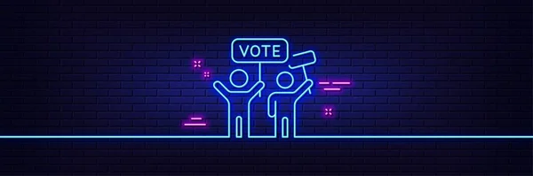 ネオンライトの輝き効果 投票キャンペーンラインアイコン 人々は看板を持って集まる 公選のシンボル 3Dラインネオングローアイコン レンガの壁のバナー 投票キャンペーンの概要 ベクトル — ストックベクタ