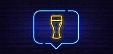 Neon ışığı konuşma balonu. Bira cam çizgisi ikonu. Bar Craft bira tabelası. Bira fabrikası içecek sembolü. Neon ışıklı arka plan. Bira bardağı parlama çizgisi. Tuğla duvar afişi. Vektör