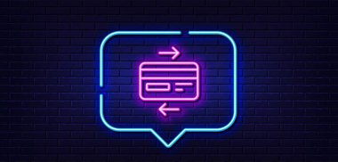 Neon ışığı konuşma balonu. Kredi kartı simgesi. Banka ödeme yöntemi işareti. Çevrimiçi alışveriş sembolü. Neon ışıklı arka plan. Kredi kartı parlama hattı. Tuğla duvar afişi. Vektör