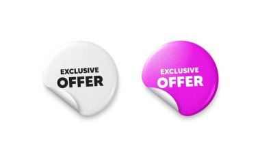 Özel teklif etiketleri var. Parlak kağıt fiyatlı rozet. Özel teklif etiketi. Satış fiyatı tabelası. Reklam indirimleri sembolü. Yuvarlak çıkartma teklif et. Reklam afişi. Vektör
