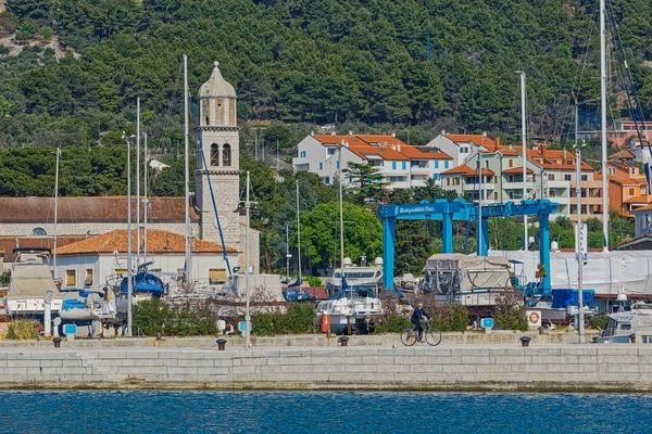 Cres Croatia April 2020 Kustzicht Oude Binnenhaven Met Verankerde Motorbootjes — Stockfoto