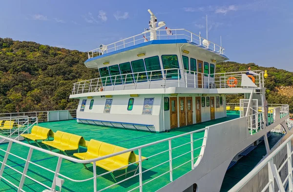 Porozina Cres Croacia Abril 2020 Asientos Amarillos Para Pasajeros Ferry — Foto de Stock