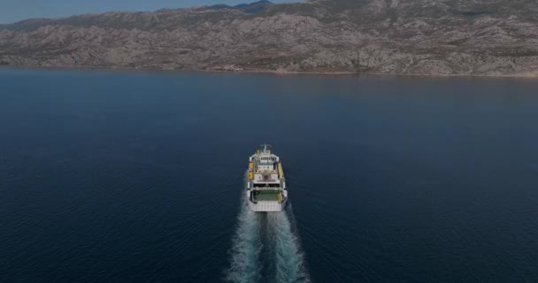 Zigljen Croatia Сентября 2022 Паром Jadrolinija Пересекает Пролив Велебит Порта — стоковое видео