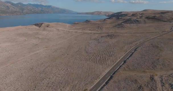 Pag Adasının Çıplak Yaylası Zigljen Limanı Yakınlarındaki Velebit Kanalı Bakıyor — Stok video