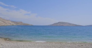 Pag adasındaki Rucica plajından açık denize doğru bir manzara..