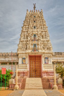 PUSHKAR, INDIA - MARCH 3 2018: View of the Shree Rma Vaikunth Mandir temple entrance at afternoon siesta time.