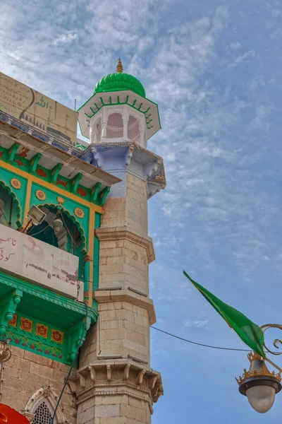 Ajmer India Marzo 2018 Colorido Minarete Puerta Entrada Del Templo — Foto de Stock