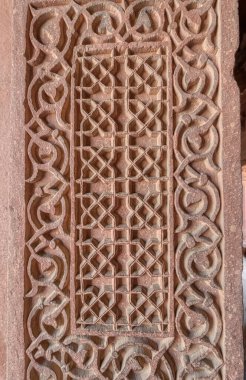 FATEHPUR SIKRI, INDIA - 4 Mart 2018: Uttar Pradesh 'teki Panch Mahal' in tarihi kalıntıları tapınakta oda temizliği.