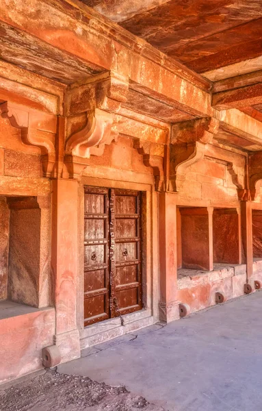 Fatehpur Sikri India Marzo 2018 Porta Legno Nelle Stalle Colonnate — Foto Stock