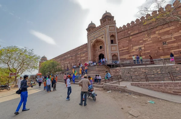 Fatehpur Sikri India Března 2018 Návštěvníci Památek Badshahi Darwaza Staré — Stock fotografie
