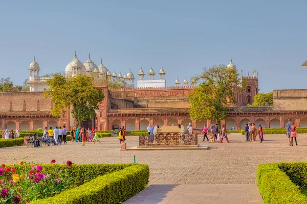 Agra Índia Março 2018 Visitantes Que Visitam Vestígios Históricos Forte — Fotografia de Stock
