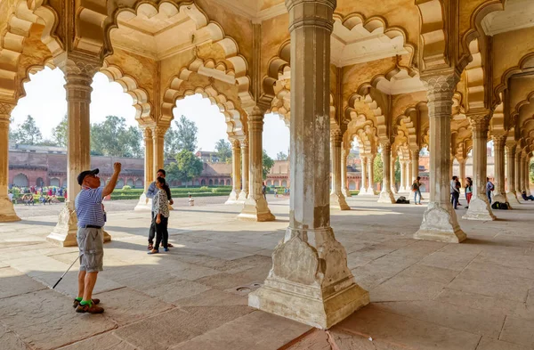 Agra India Maart 2018 Bezoekers Sightseeing Historische Overblijfselen Van Openbare — Stockfoto